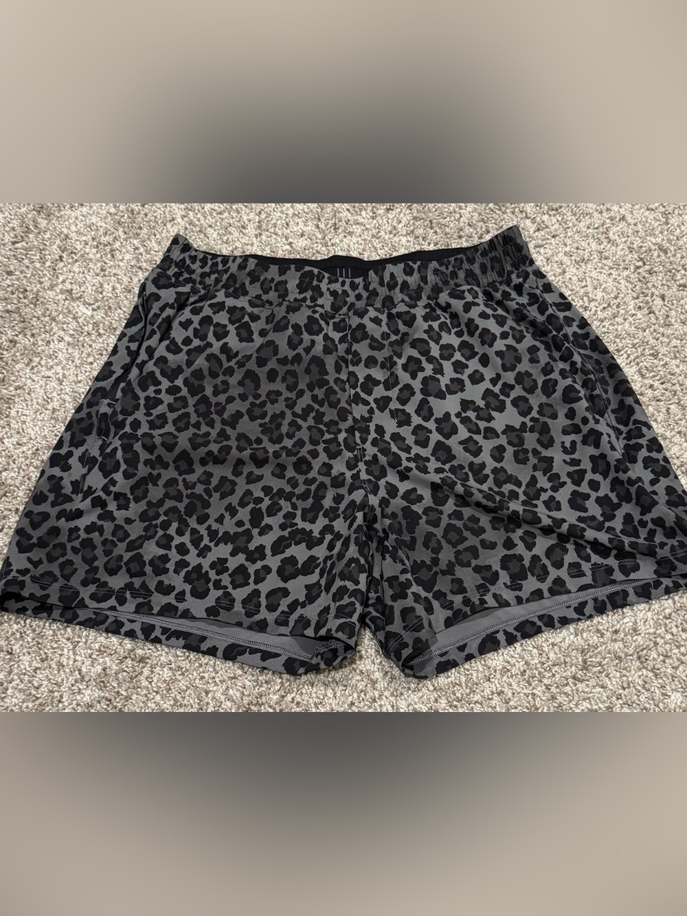 Menβs Lululemon Leopard Print Pace Breaker Shorts